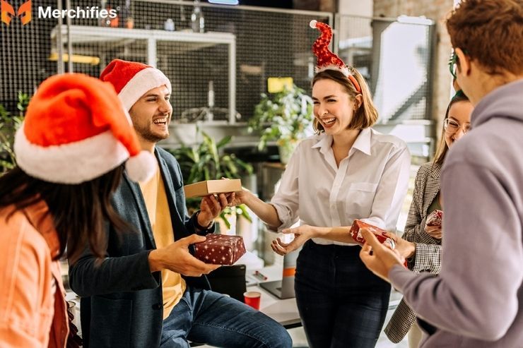 25+ Thoughtful Christmas Gift Ideas for Employees: Boost Morale & Appreciation