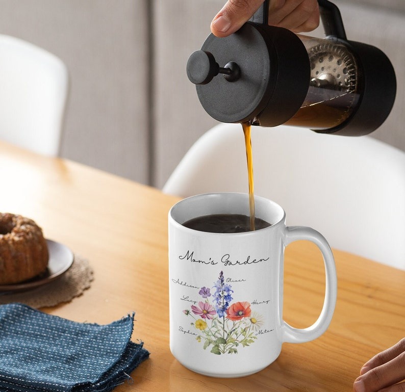 Personalized Birth Flower Mug for Mom – Custom Mom's Garden Bouquet Coffee Mug, Mother's Day Gift, Grandma Gift