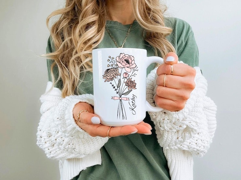 Personalized Birth Flower Mug – Coquette Floral Bouquet Coffee Mug, Custom Birth Month Flower Gift for Mom
