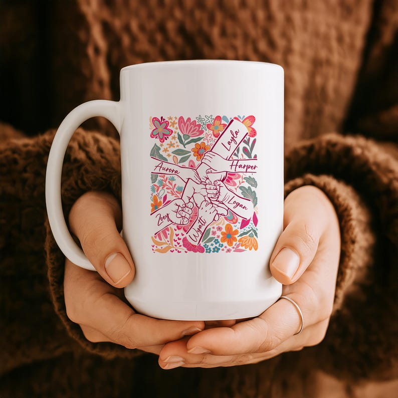 Custom Mom Mug with Kids Names – Personalized Holding Hands Coffee Cup | Mother’s Day Floral Gift