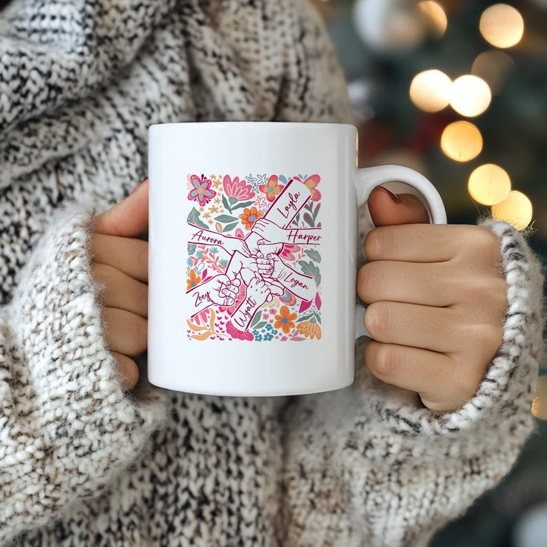Custom Mom Mug with Kids Names – Personalized Holding Hands Coffee Cup | Mother’s Day Floral Gift