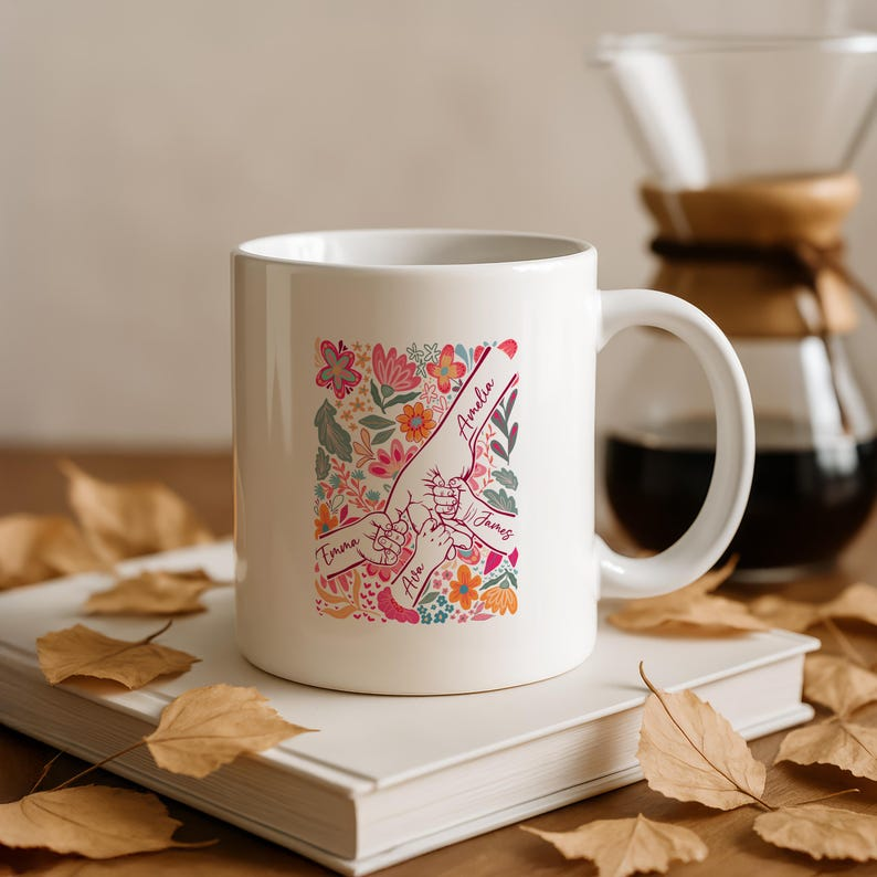 Custom Mom Mug with Kids Names – Personalized Holding Hands Coffee Cup | Mother’s Day Floral Gift