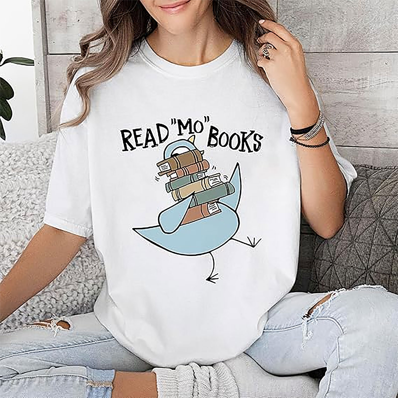 Read Mo Books Teacher T-Shirt | Funny Back to School Tee