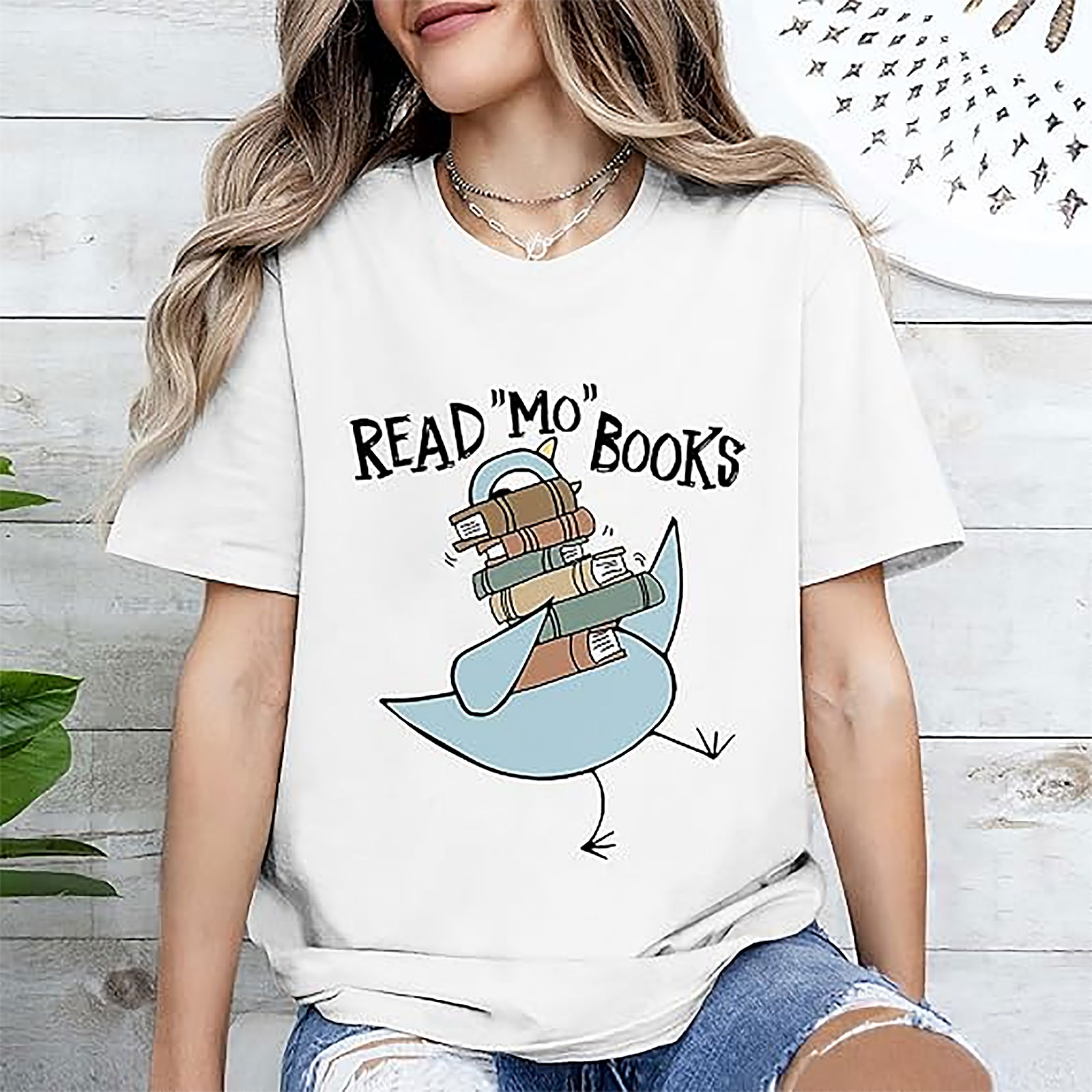 Read Mo Books Teacher T-Shirt | Funny Back to School Tee