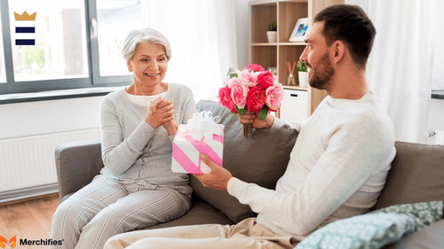50+ Best Gifts for Stepmom to Celebrate Her Gorgeous Spirit and Style