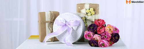50+ Heartfelt Wedding Gifts For Parents They’ll Love