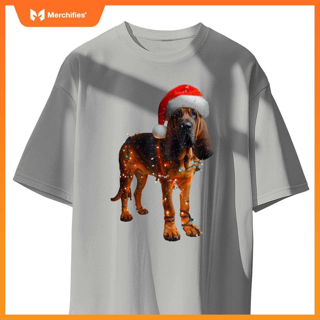 Bloodhound With Santa Hat Christmas Lights Dog Owner Mom Dad T-Shirt