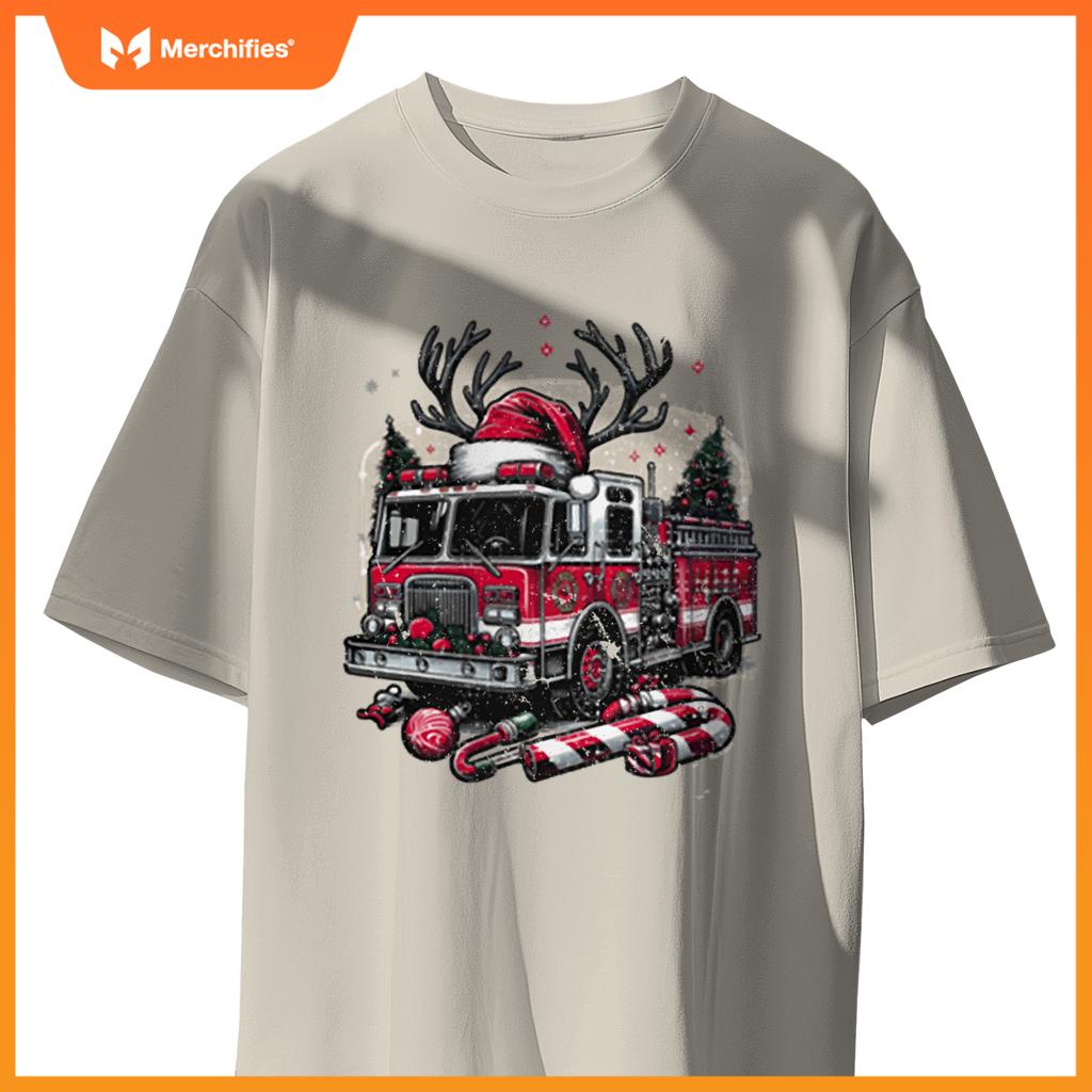 Christmas Fire Truck Santa Hat Holiday Firefighter T-Shirt