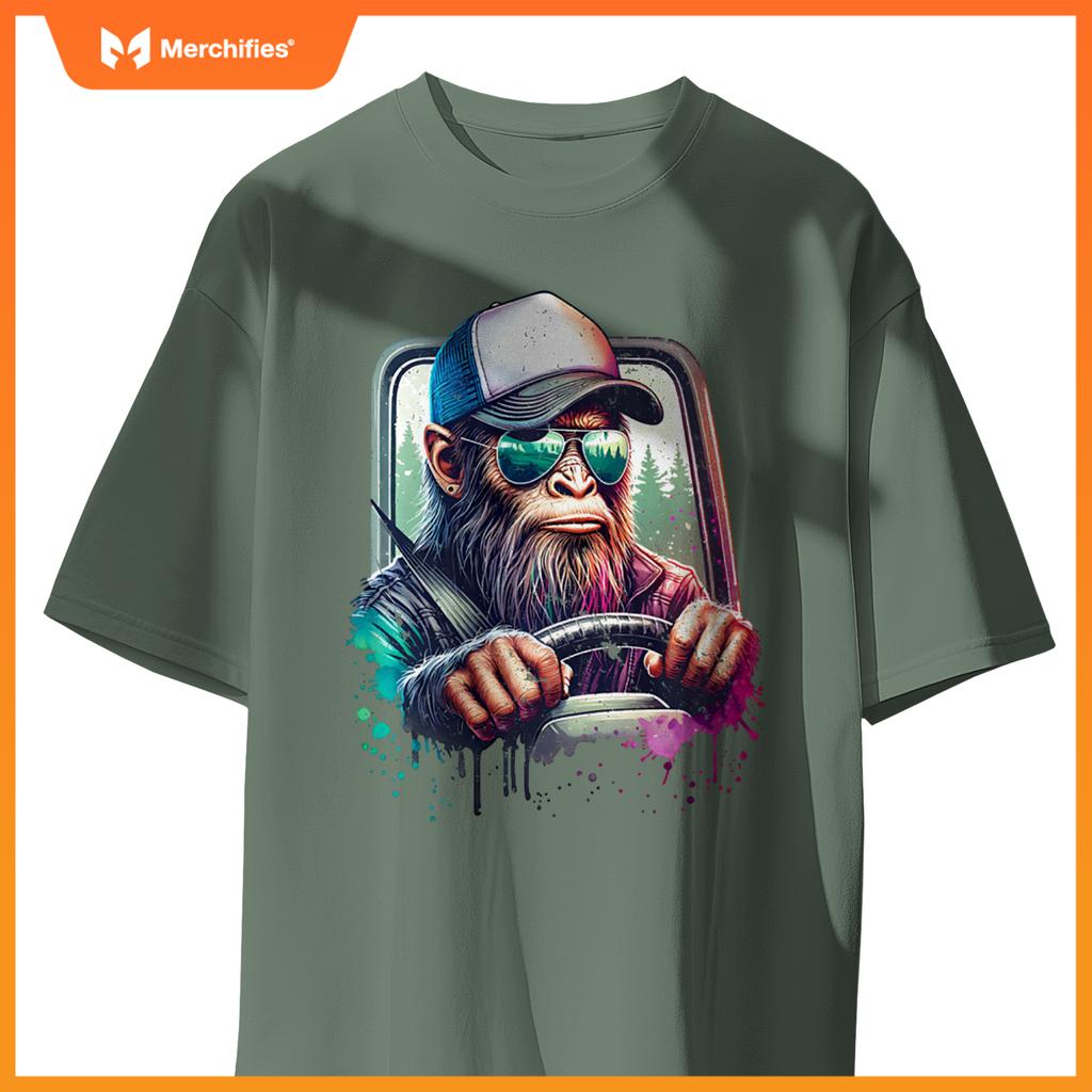 Cool Bigfoot Trucker Sasquatch Truck Driver T-Shirt