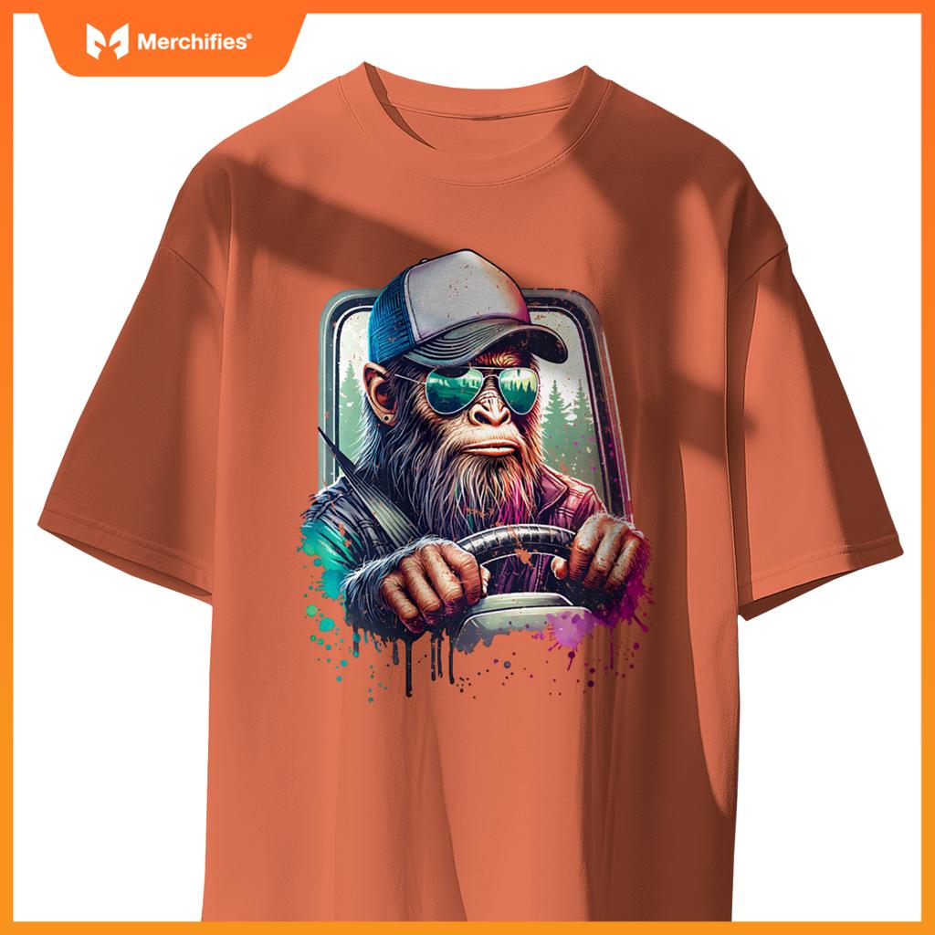 Cool Bigfoot Trucker Sasquatch Truck Driver T-Shirt