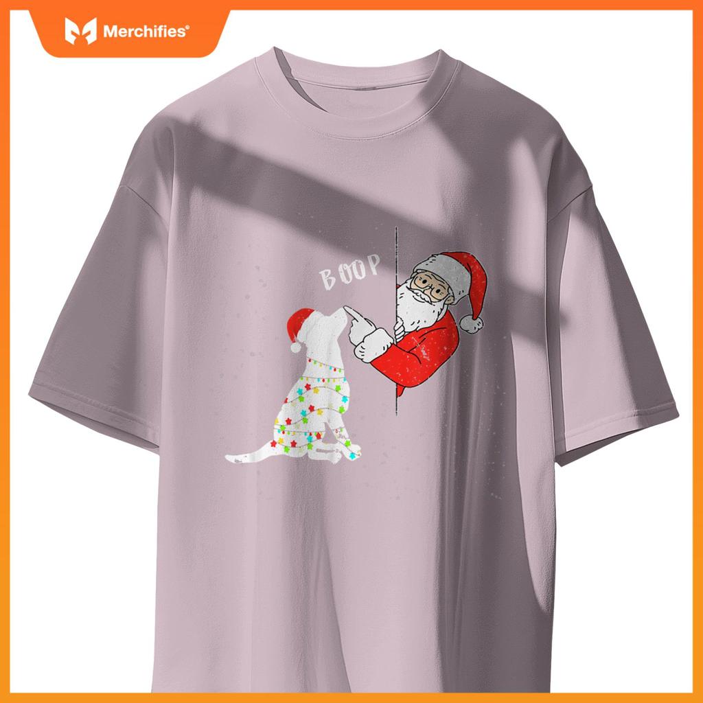 Funny Christmas Santa Booping Dog's Nose Santa Dog Boop T-Shirt