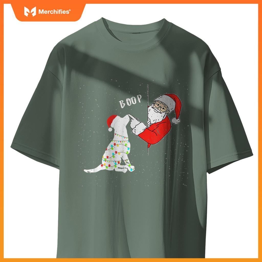Funny Christmas Santa Booping Dog's Nose Santa Dog Boop T-Shirt