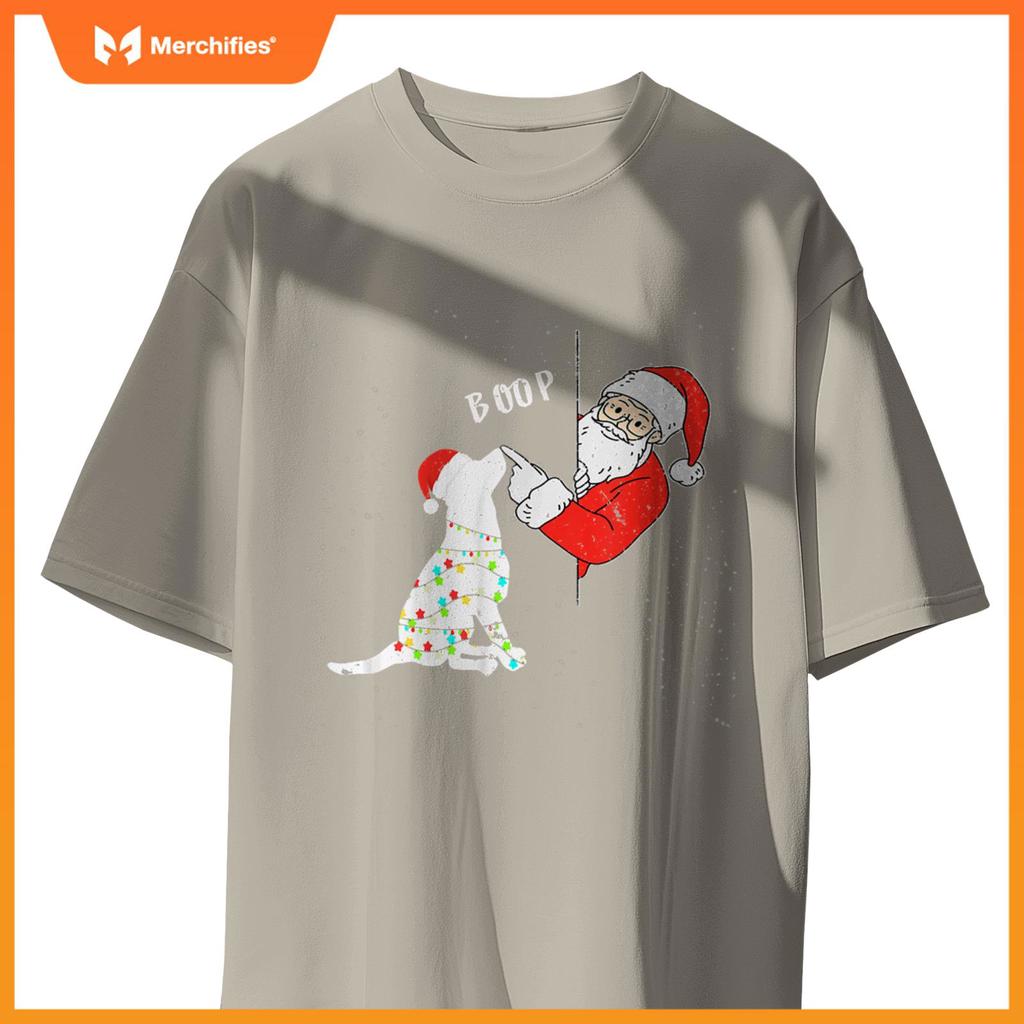 Funny Christmas Santa Booping Dog's Nose Santa Dog Boop T-Shirt