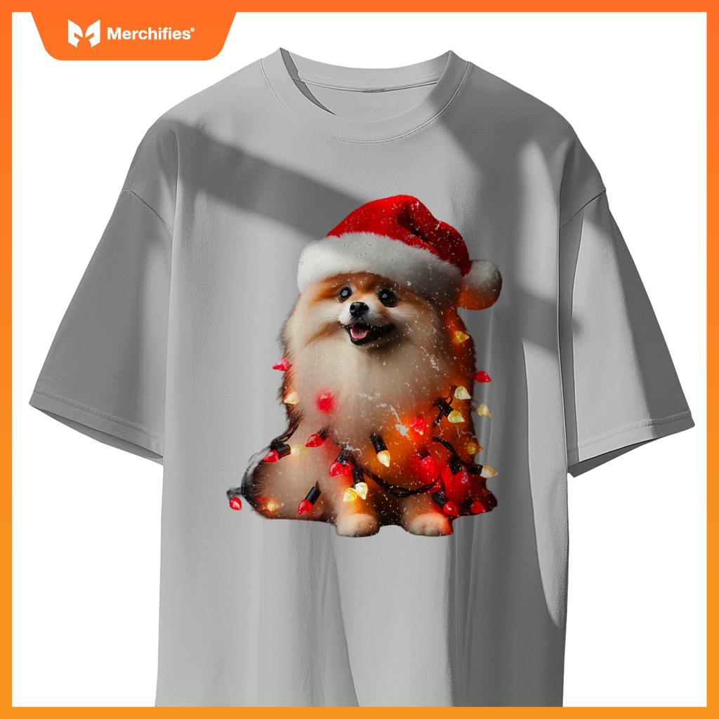 Pomeranian With Santa Hat And Christmas Lights Dog Owner Mom T-Shirt