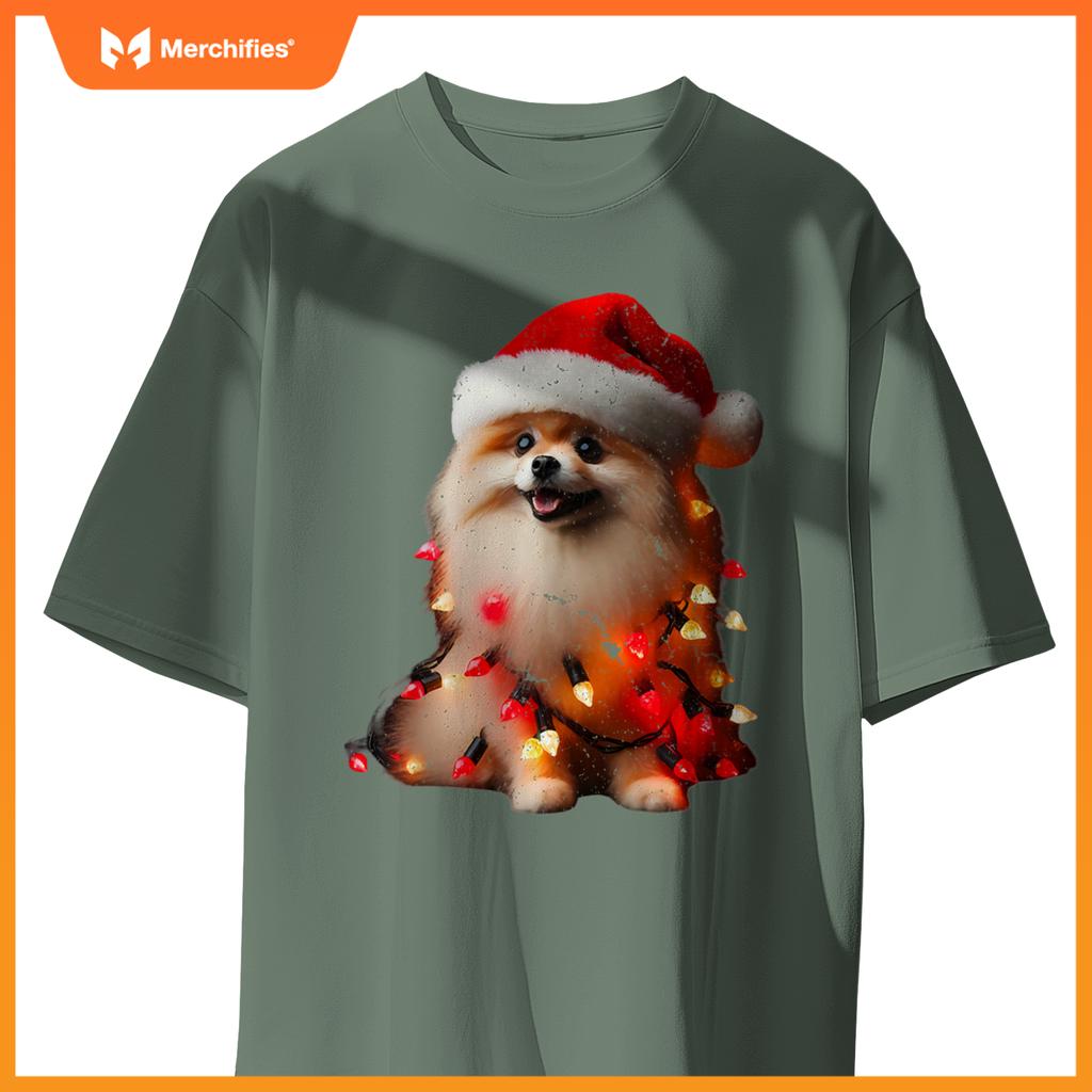 Pomeranian With Santa Hat And Christmas Lights Dog Owner Mom T-Shirt