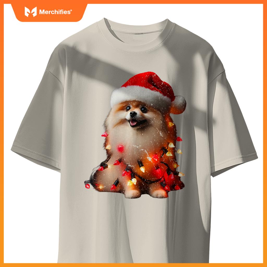 Pomeranian With Santa Hat And Christmas Lights Dog Owner Mom T-Shirt