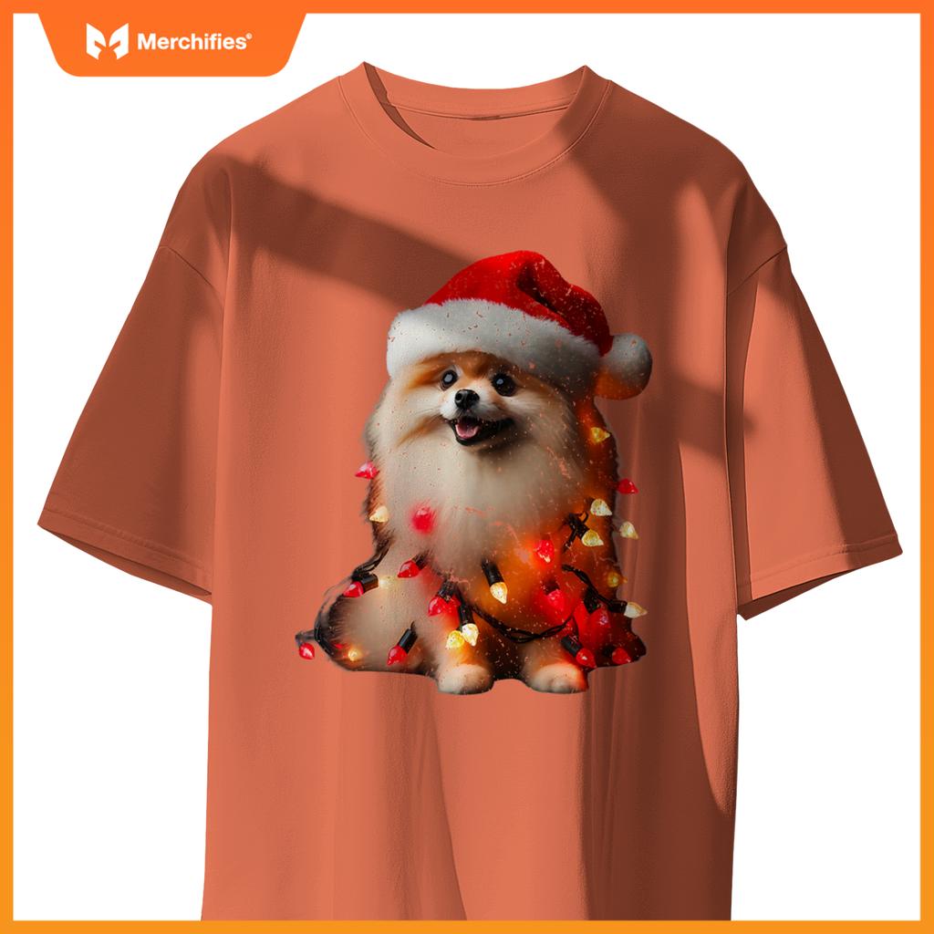 Pomeranian With Santa Hat And Christmas Lights Dog Owner Mom T-Shirt