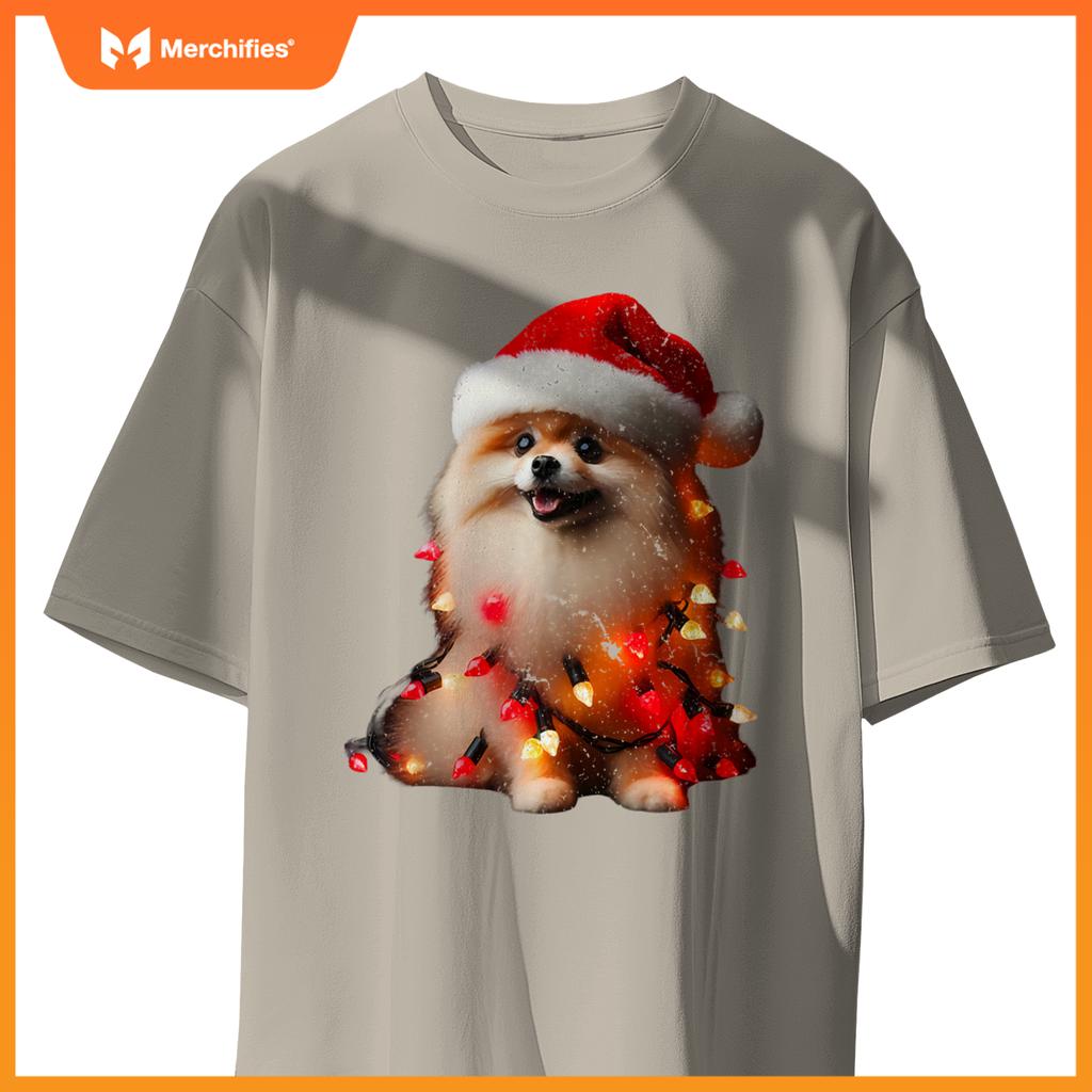 Pomeranian With Santa Hat And Christmas Lights Dog Owner Mom T-Shirt