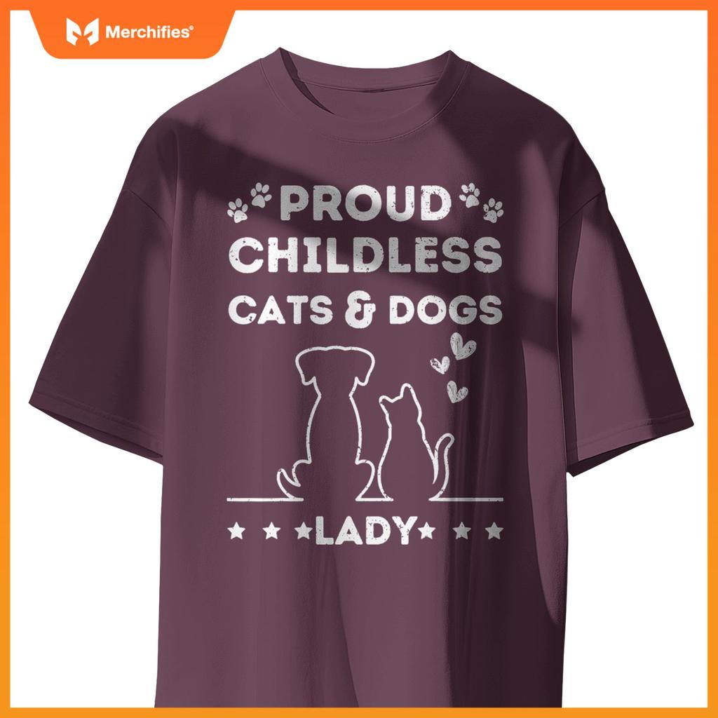 Proud Childless Cats & Dogs Lady Vintage Design T-Shirt