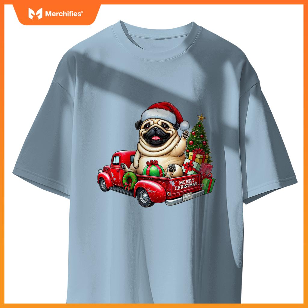 Pug Back of a Red Truck Christmas Trees Pug Xmas Party Premium T-Shirt