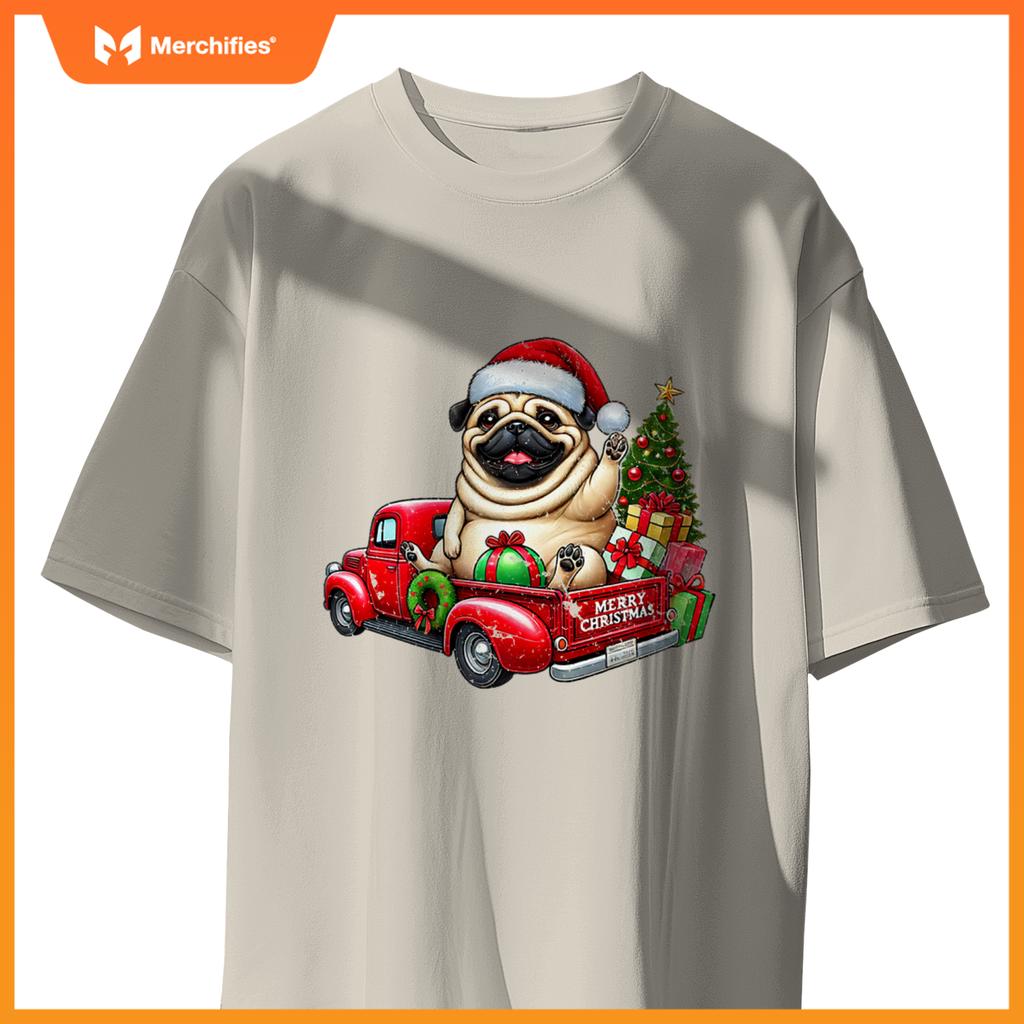 Pug Back of a Red Truck Christmas Trees Pug Xmas Party Premium T-Shirt