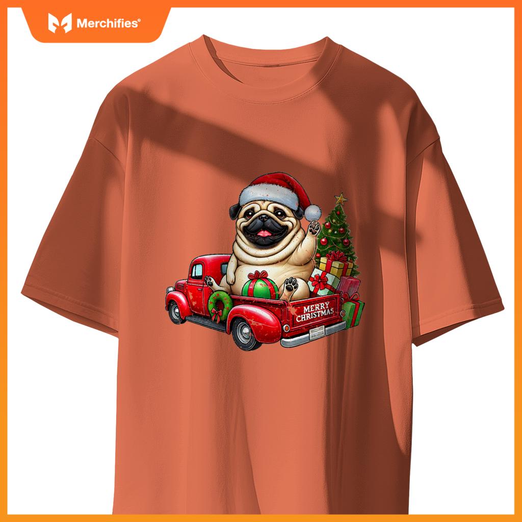 Pug Back of a Red Truck Christmas Trees Pug Xmas Party Premium T-Shirt