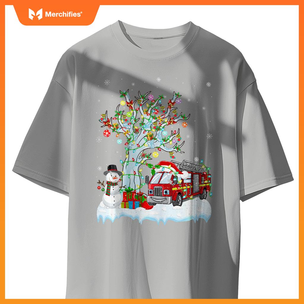 Xmas Tree Decoration Lighting Fire Truck Christmas T-Shirt