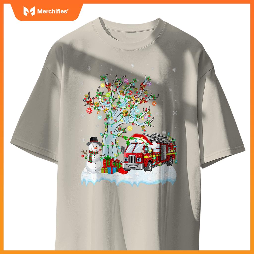 Xmas Tree Decoration Lighting Fire Truck Christmas T-Shirt
