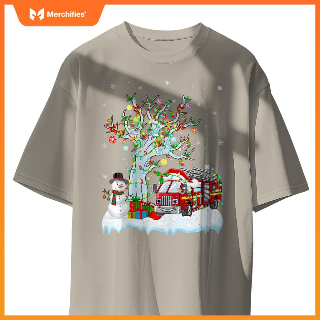 Xmas Tree Decoration Lighting Fire Truck Christmas T-Shirt
