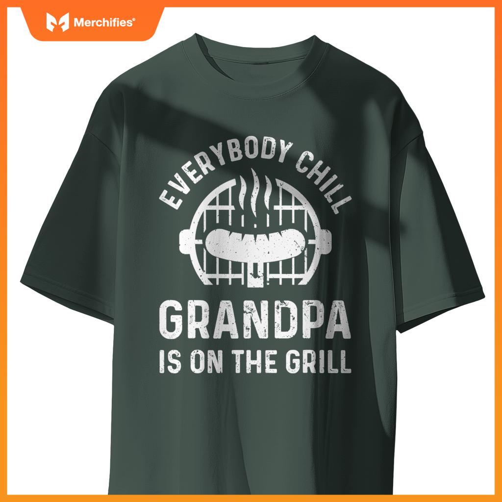 Mens Everybody Chill Grandpa Is On  Grill Bbq Chef Grill Cooks T-Shirt