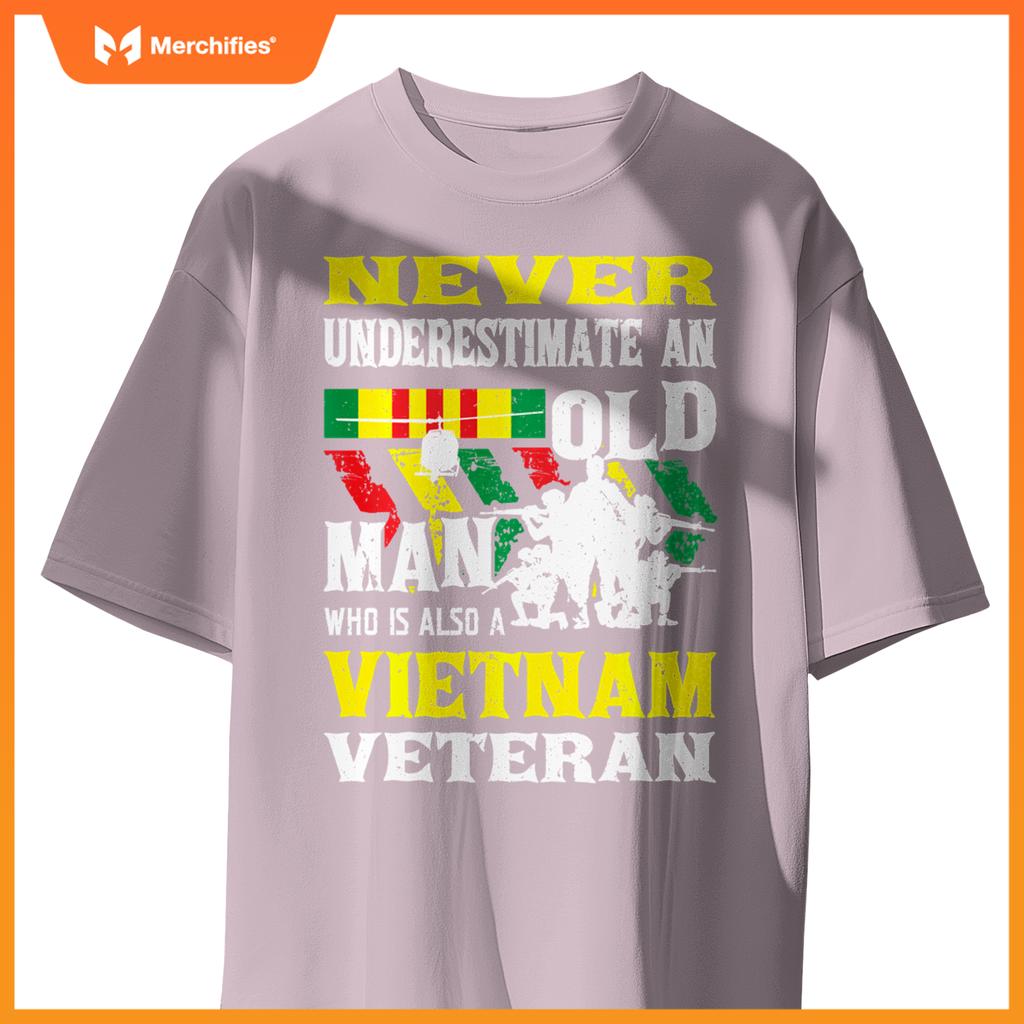 Never underestimate an old man - patriotic vietnam veteran T-Shirt