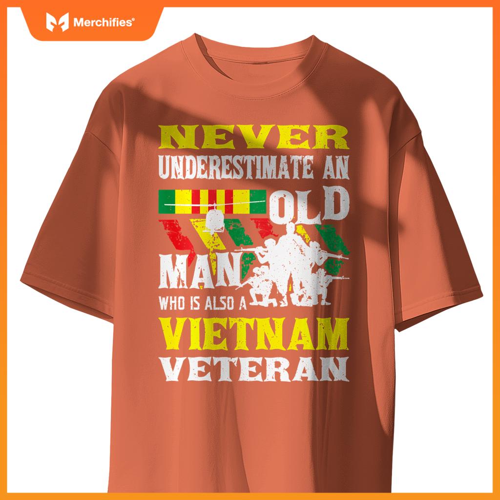 Never underestimate an old man - patriotic vietnam veteran T-Shirt