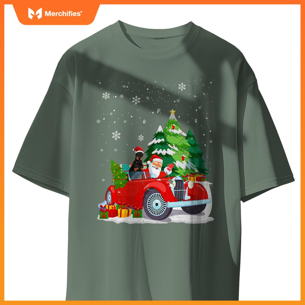 Santa Driving Christmas Car Doberman Santa Hat Novelty T-Shirt