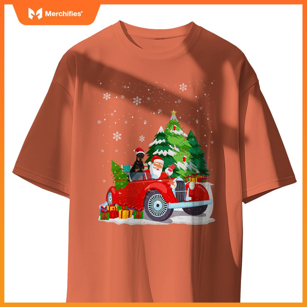 Santa Driving Christmas Car Doberman Santa Hat Novelty T-Shirt