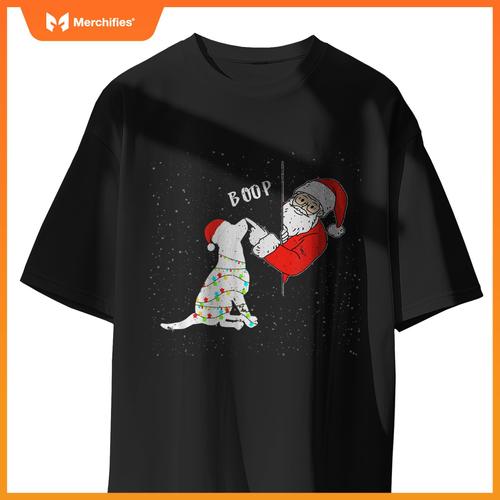 Funny Christmas Santa Booping Dog's Nose Santa Dog Boop T-Shirt