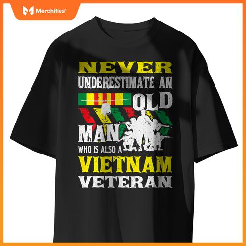 Never underestimate an old man - patriotic vietnam veteran T-Shirt